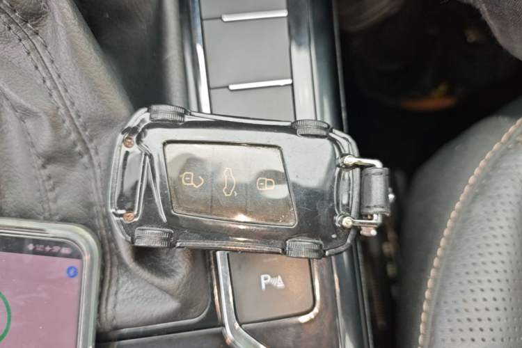 Used Volkswagen Passat 2020 330TSI Luxury Edition China VI Vehicle Key