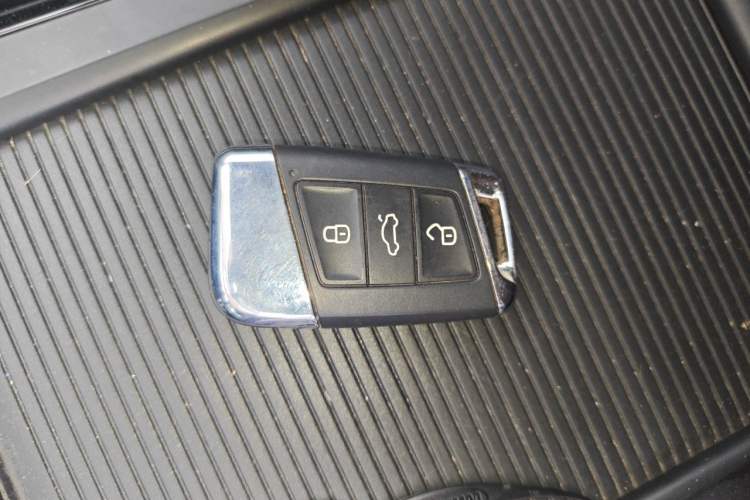 Used Volkswagen Passat 2020 Revised Version 280TSI Business Edition China VI Standard Vehicle Key