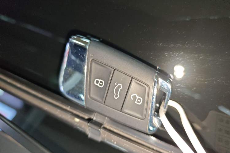 Used Volkswagen Passat 2020 330TSI Elite Edition China VI Vehicle Key