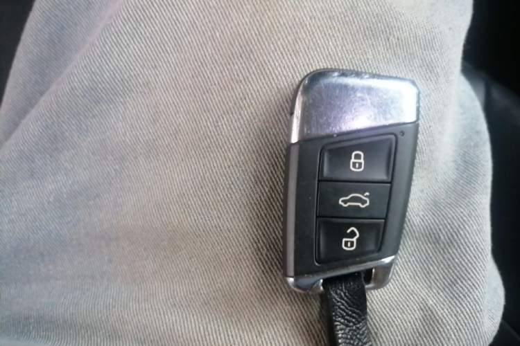 Used Volkswagen Passat 2020 330TSI Elite Edition China VI Vehicle Key