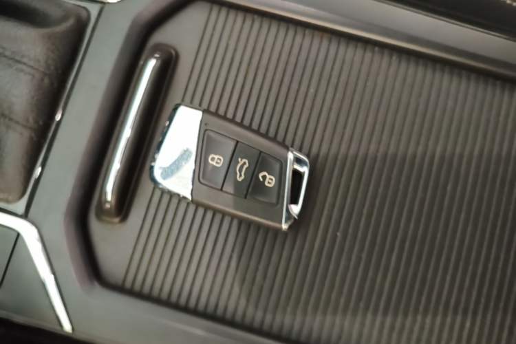 Used Volkswagen Passat 2020 Revised Version 280TSI Business Edition China VI Standard Vehicle Key