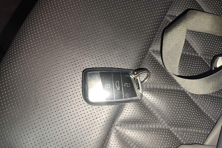 Used Volkswagen Passat 2020 330TSI Prestige Edition China VI Standard Vehicle Key