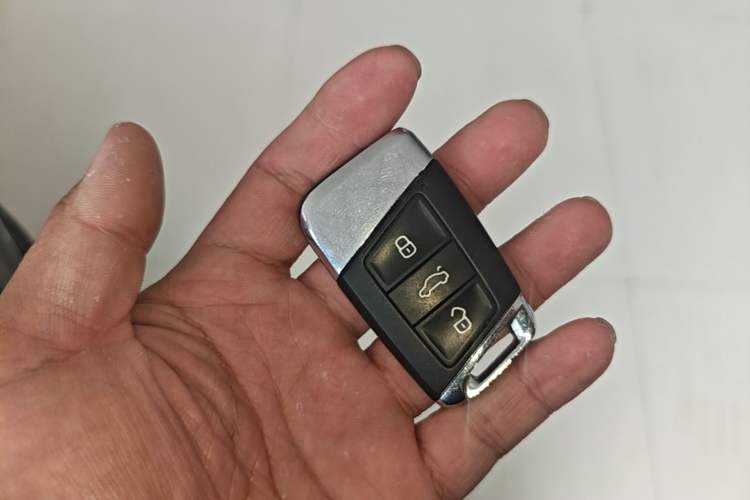 Used Volkswagen Passat 2020 330TSI Elite Edition China VI Vehicle Key