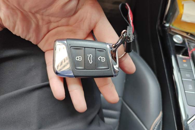 Used Volkswagen Passat 2020 330TSI Elite Edition China VI Vehicle Key
