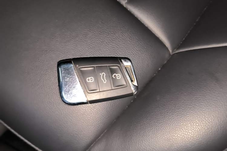 Used Volkswagen Passat 2020 Revised Version 280TSI Business Edition China VI Standard Vehicle Key