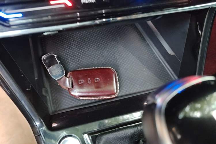 Used Volkswagen Passat 2020 330TSI Elite Edition China VI Vehicle Key