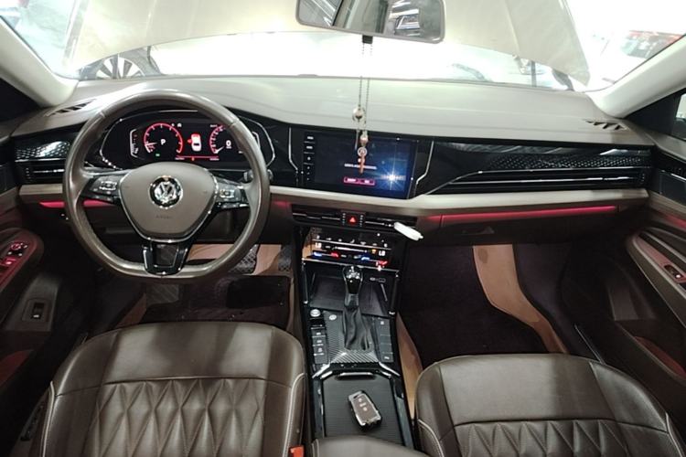 Used Volkswagen Passat 2020 330TSI Luxury Edition China VI Center Console
