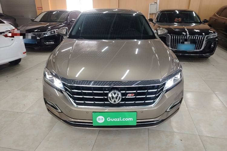 Used Volkswagen Passat 2020 330TSI Luxury Edition China VI Front
