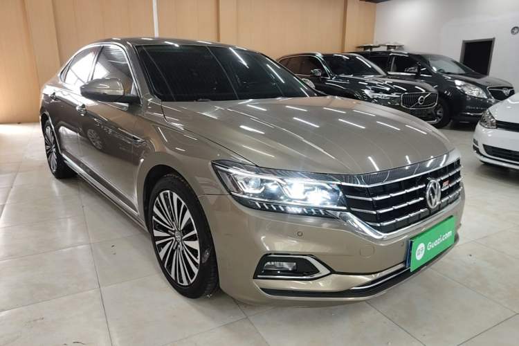 Used Volkswagen Passat 2020 330TSI Luxury Edition China VI Front Right 45 Deg
