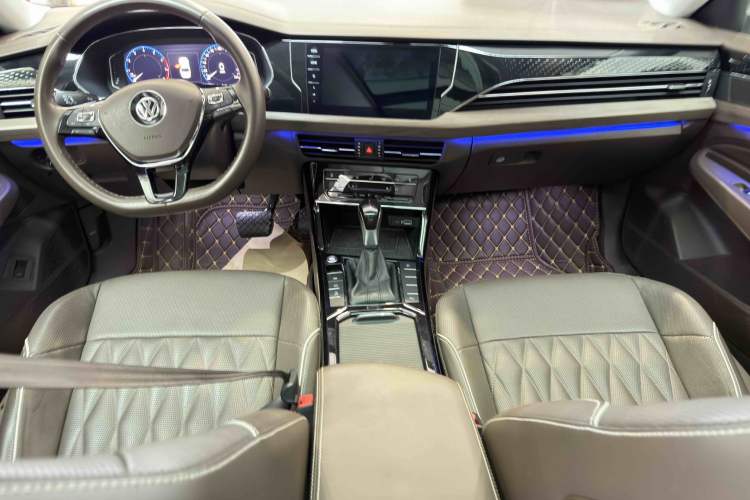 Used Volkswagen Passat 2020 330TSI Luxury Edition China VI Interior 1