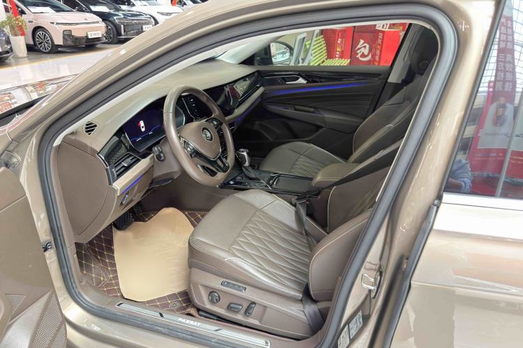 Used Volkswagen Passat 2020 330TSI Luxury Edition China VI Interior 3