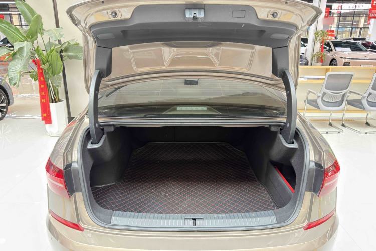 Used Volkswagen Passat 2020 330TSI Luxury Edition China VI Interior 5