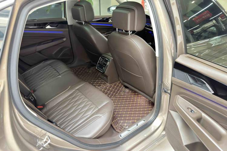 Used Volkswagen Passat 2020 330TSI Luxury Edition China VI Interior 8