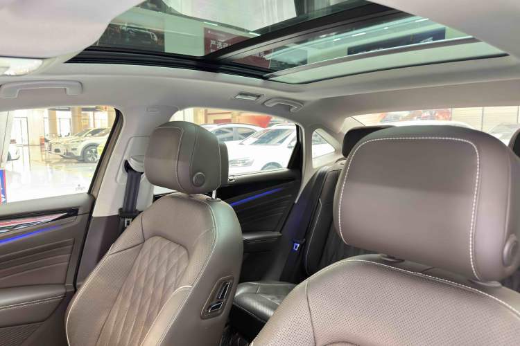 Used Volkswagen Passat 2020 330TSI Luxury Edition China VI Interior 9