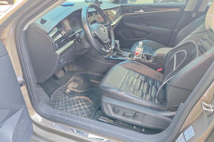 Used Volkswagen Passat 2020 330TSI Elite Edition China VI Left Front Seat