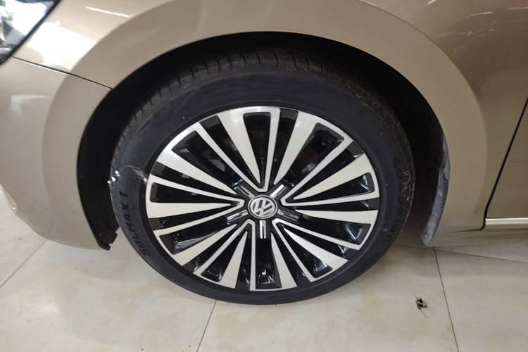 Used Volkswagen Passat 2020 330TSI Luxury Edition China VI Left Front Wheel Hub