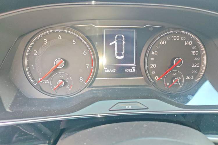 Used Volkswagen Passat 2020 330TSI Elite Edition China VI Odometer Close Up