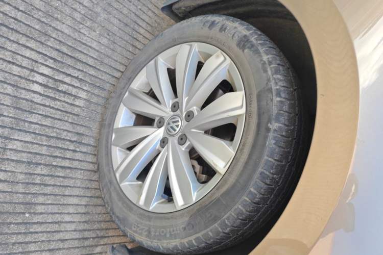 Used Volkswagen Passat 2020 330TSI Elite Edition China VI Right Front Wheel Hub