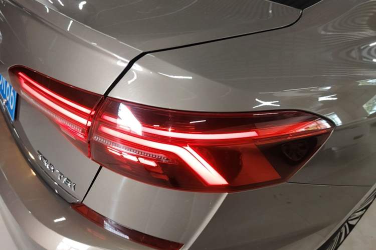 Used Volkswagen Passat 2020 330TSI Luxury Edition China VI Right Rear Taillight