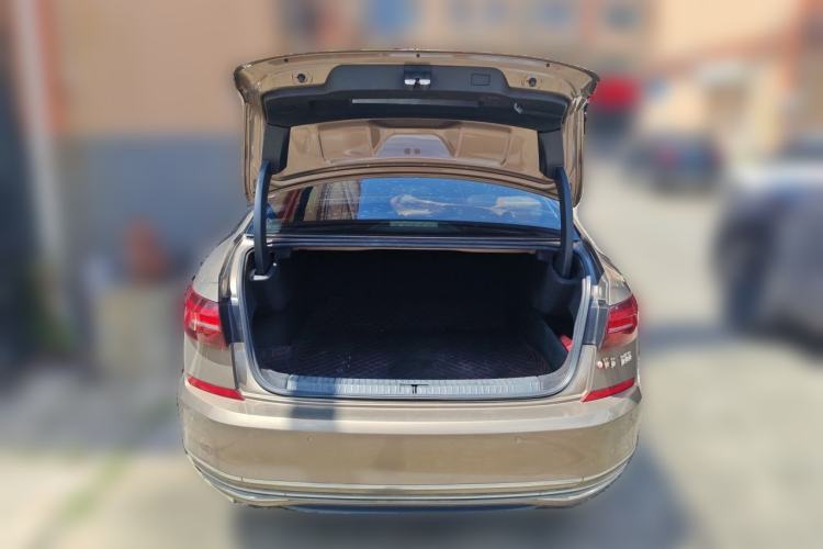 Used Volkswagen Passat 2020 330TSI Elite Edition China VI Trunk