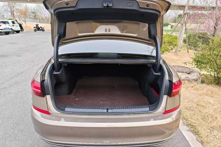 Used Volkswagen Passat 2020 330TSI Luxury Edition China VI Trunk