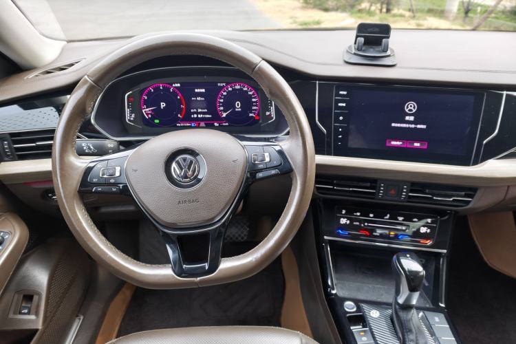 Used Volkswagen Passat 2020 330TSI Luxury Edition China VI Audio And AC Panel