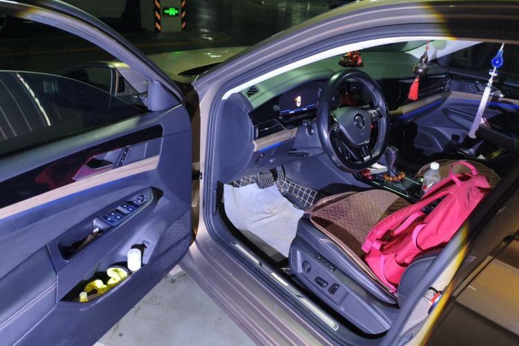 Used Volkswagen Passat 2020 330TSI Luxury Edition China VI Driver Seat