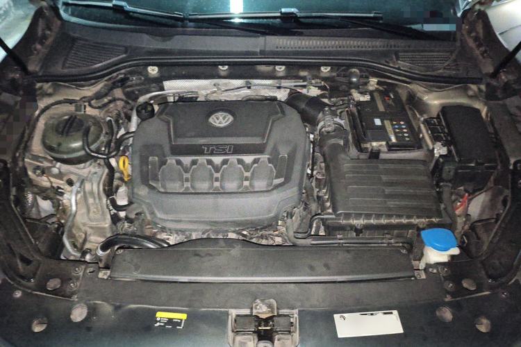 Used Volkswagen Passat 2020 330TSI Luxury Edition China VI Engine Bay