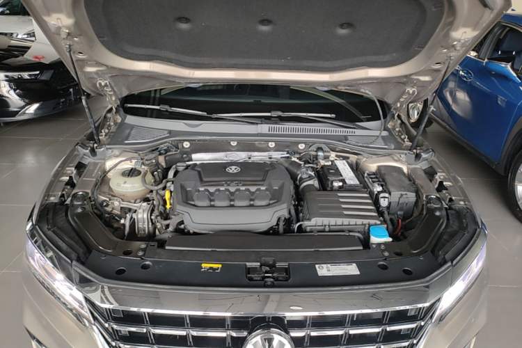Used Volkswagen Passat 2020 330TSI Luxury Edition China VI Engine Bay