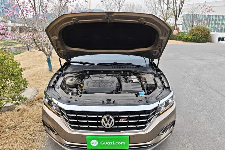 Used Volkswagen Passat 2020 330TSI Luxury Edition China VI Engine Bay
