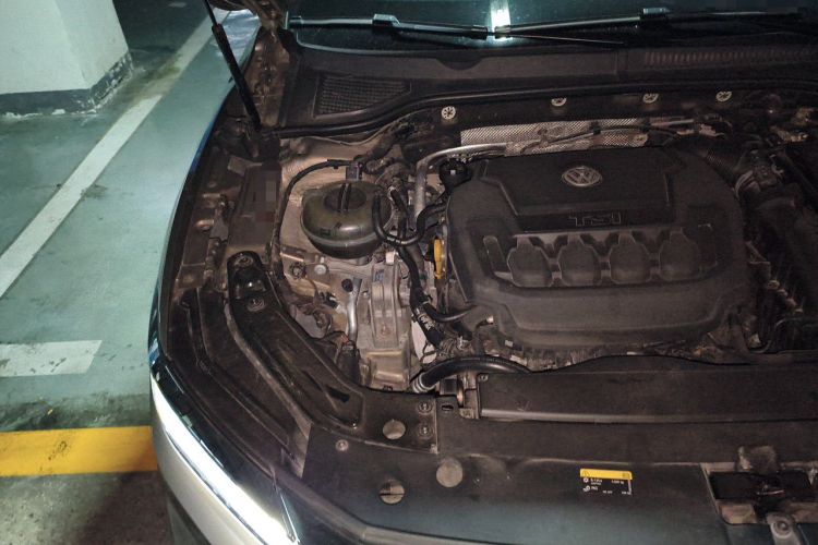 Used Volkswagen Passat 2020 330TSI Luxury Edition China VI Engine Bay Right