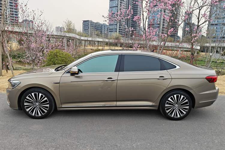 Used Volkswagen Passat 2020 330TSI Luxury Edition China VI Exterior 3