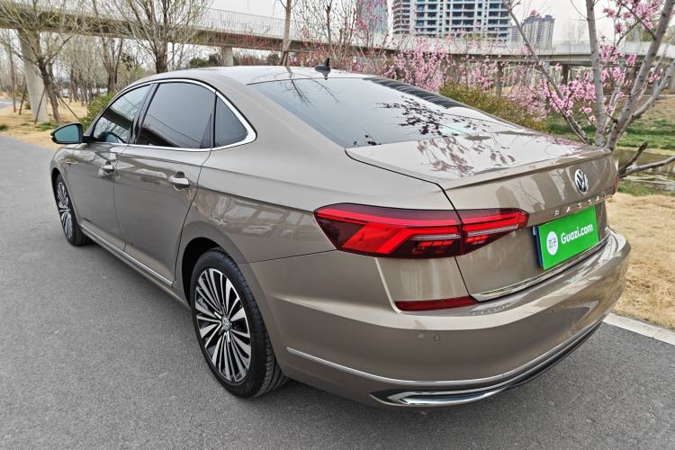 Used Volkswagen Passat 2020 330TSI Luxury Edition China VI Exterior 4