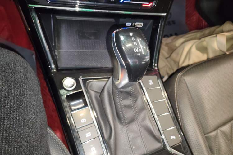 Used Volkswagen Passat 2020 330TSI Luxury Edition China VI Gear Lever