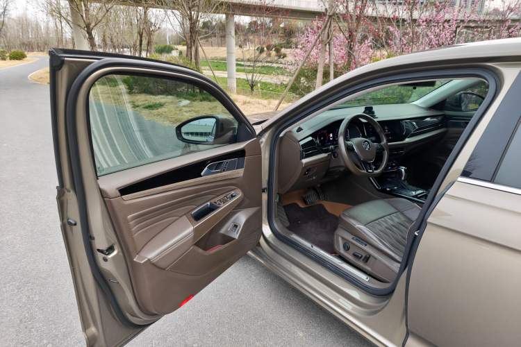 Used Volkswagen Passat 2020 330TSI Luxury Edition China VI Interior 2