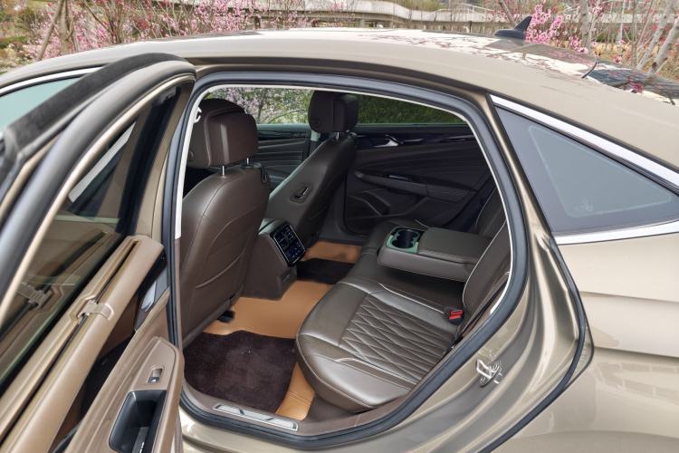 Used Volkswagen Passat 2020 330TSI Luxury Edition China VI Interior 3