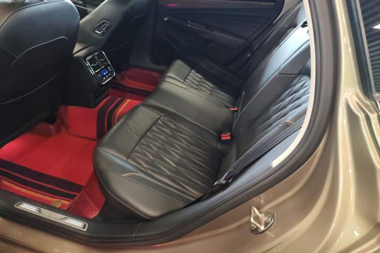 Used Volkswagen Passat 2020 330TSI Luxury Edition China VI Interior 4