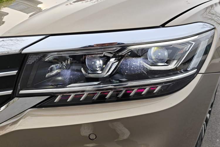 Used Volkswagen Passat 2020 330TSI Luxury Edition China VI Left Front Headlight