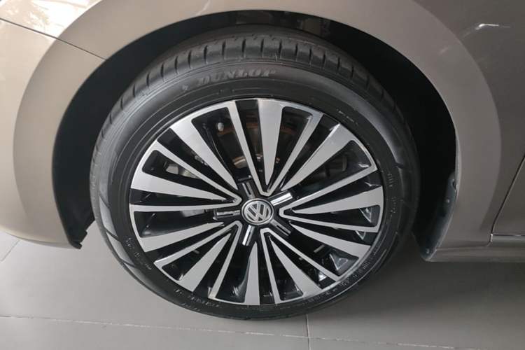 Used Volkswagen Passat 2020 330TSI Luxury Edition China VI Left Front Wheel Hub