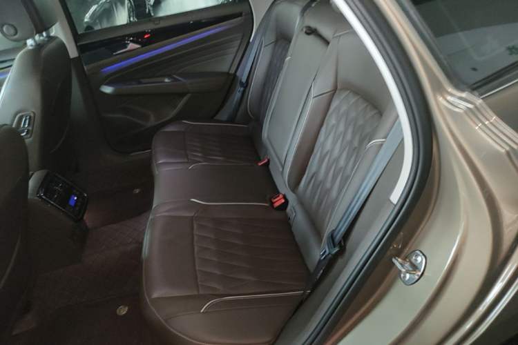 Used Volkswagen Passat 2020 330TSI Luxury Edition China VI Left Rear Seat