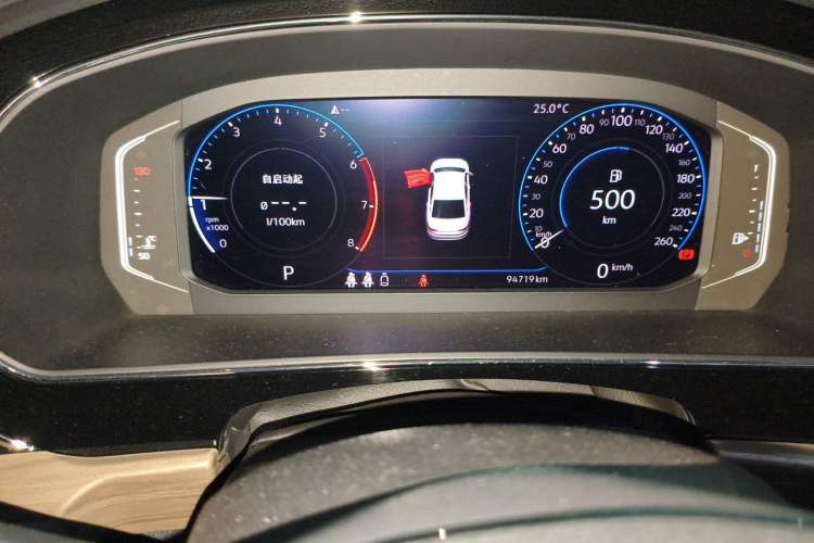 Used Volkswagen Passat 2020 330TSI Luxury Edition China VI Odometer Close Up