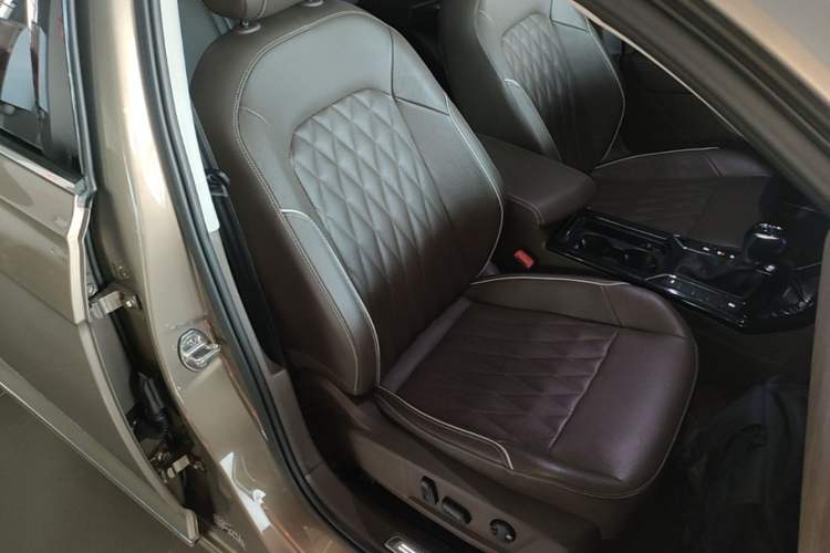 Used Volkswagen Passat 2020 330TSI Luxury Edition China VI Right Front Seat