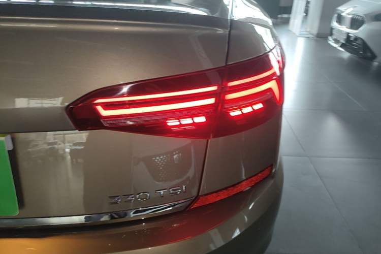 Used Volkswagen Passat 2020 330TSI Luxury Edition China VI Right Rear Taillight