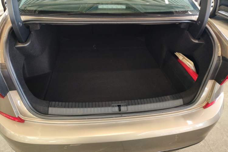 Used Volkswagen Passat 2020 330TSI Luxury Edition China VI Trunk