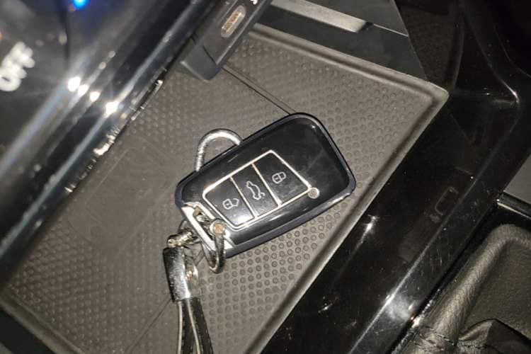 Used Volkswagen Passat 2020 330TSI Luxury Edition China VI Vehicle Key