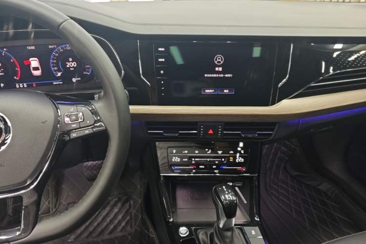 Used Volkswagen Passat 2020 Revised Version 330TSI Luxury Edition China VI Standard Center Console