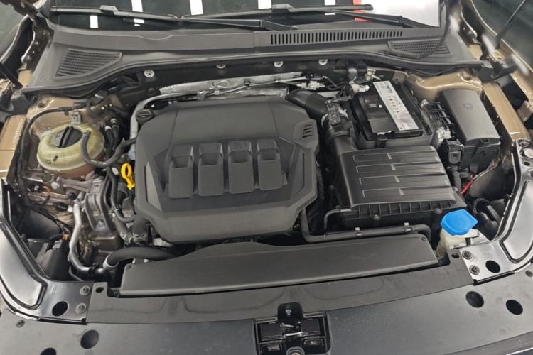 Used Volkswagen Passat 2020 Revised Version 330TSI Luxury Edition China VI Standard Engine Bay