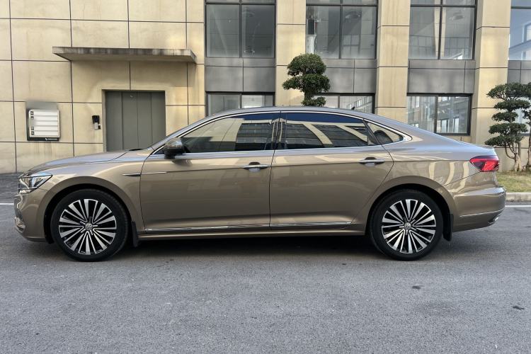 Used Volkswagen Passat 2020 330TSI Luxury Edition China VI Exterior 3