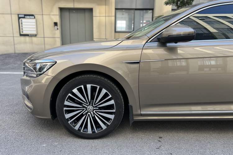 Used Volkswagen Passat 2020 330TSI Luxury Edition China VI Exterior 4
