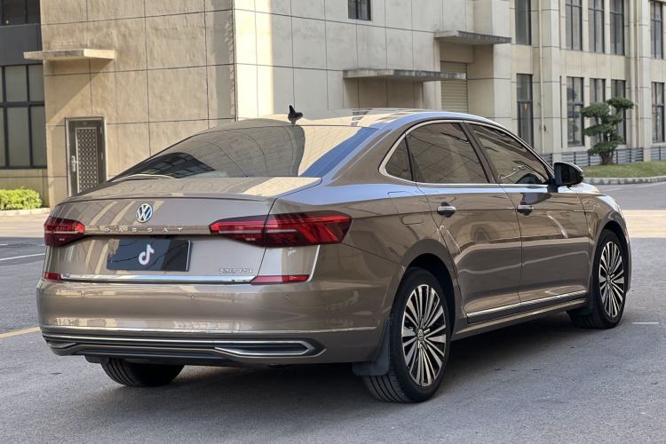 Used Volkswagen Passat 2020 330TSI Luxury Edition China VI Exterior 5
